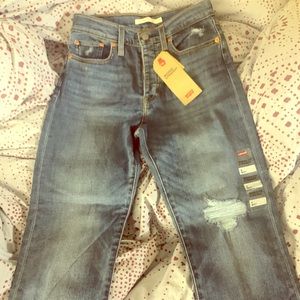 Levi wedgie fit straight Jean’s Sz 27 NWT